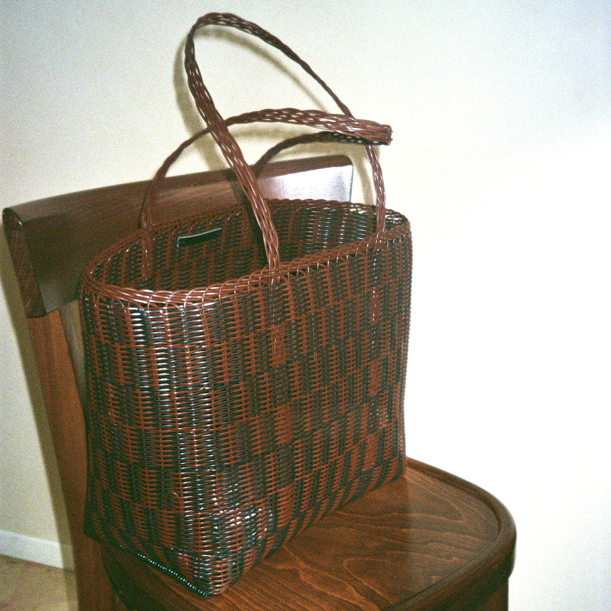 Preorder Quadretti Medium in Chocolate & Black