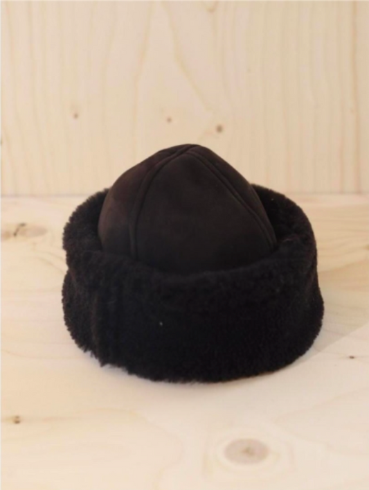 Suede Back Curly Sheepskin Cap in Chocolate