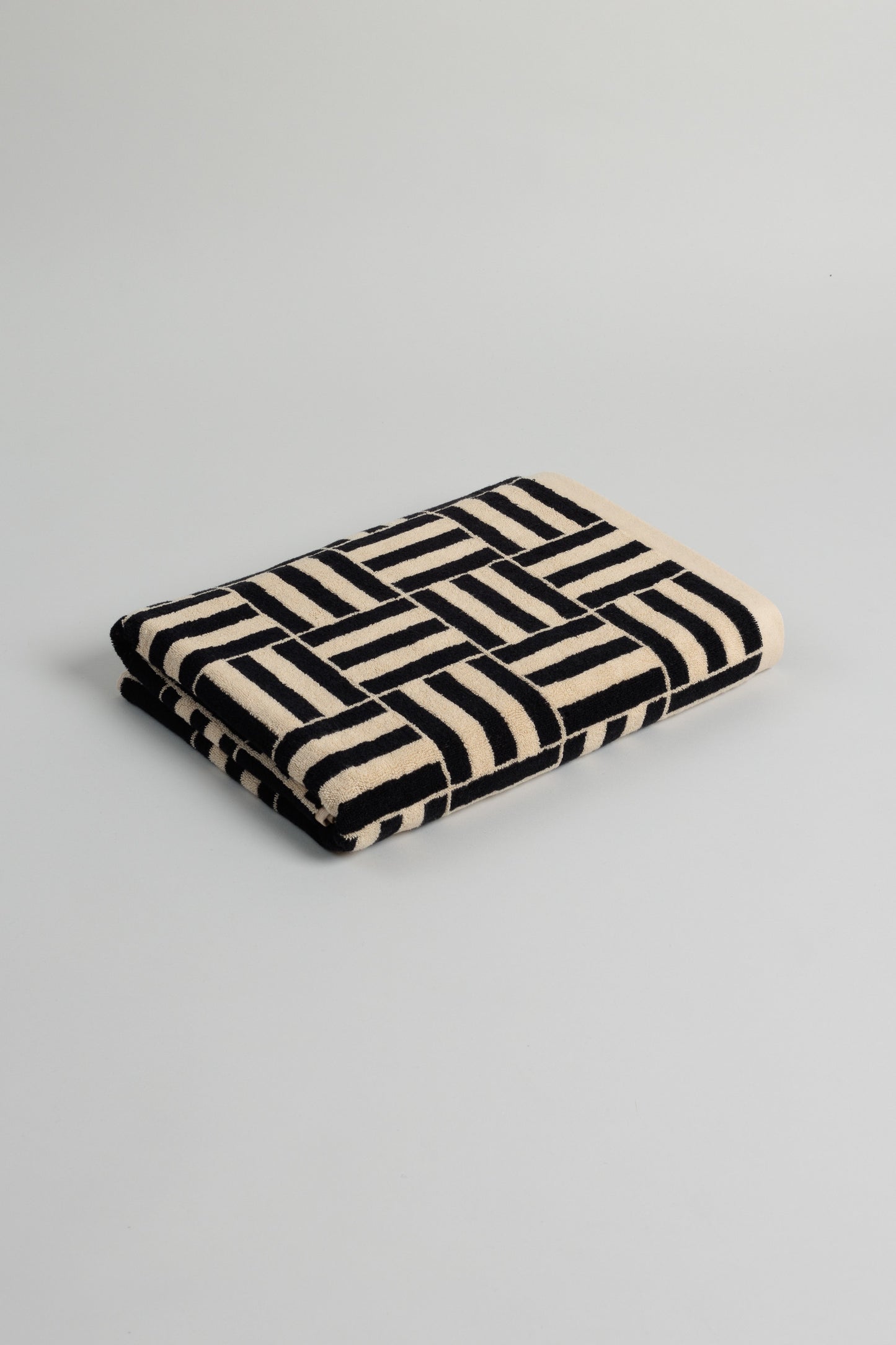 Willis Pool Towel in Sand & Noir