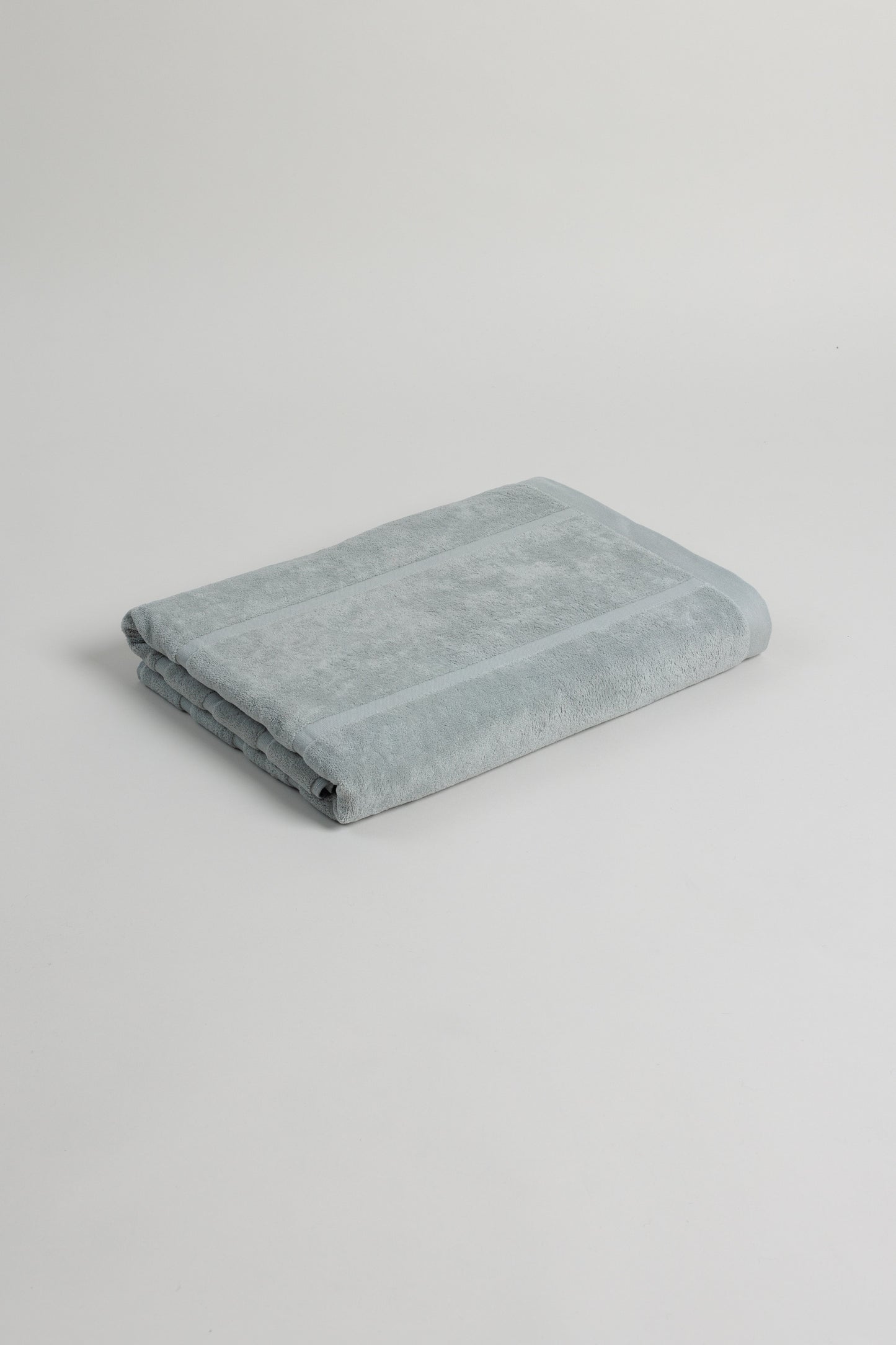 Woodford Pool Towel in Cement